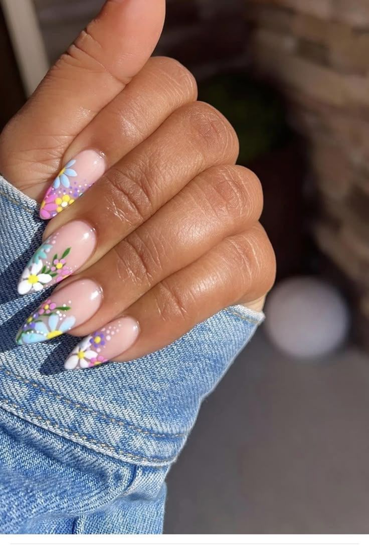 floral νύχια-τάσεις-Άνοιξη-Καλοκαίρι 2025-ιδέες-