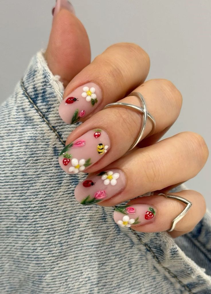 floral νύχια-τάσεις-Άνοιξη-Καλοκαίρι 2025-ιδέες-