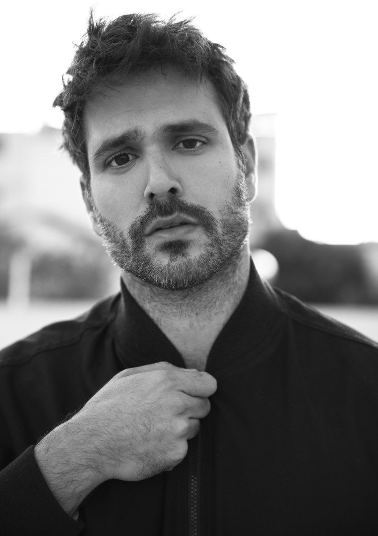 Το παιδάκι της φωτογραφίας είναι πασίγνωστος ηθοποιός του σήμερα που όλες…λιώνουν για χάρη του