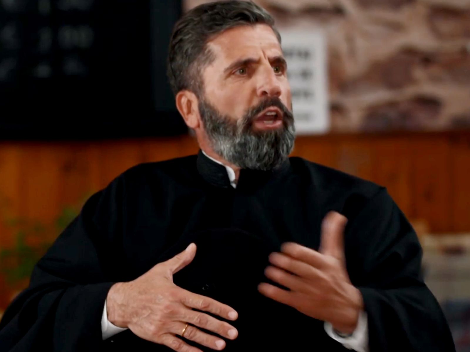 Η Γη της Ελιάς: Αυτο είναι το ένοχο μυστικό του παπά Τιμόθεου