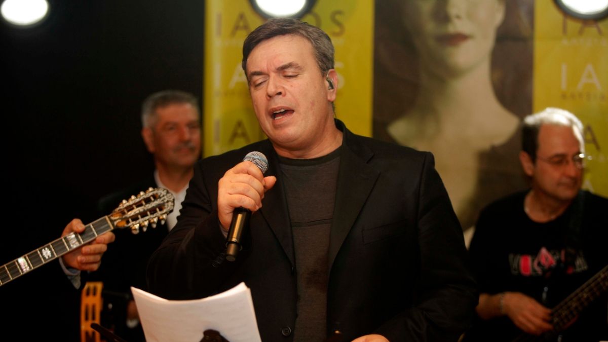 Πέθανε ο τραγουδιστής Μανώλης Λιδάκης – Βρέθηκε νεκρός σε Αirbnb