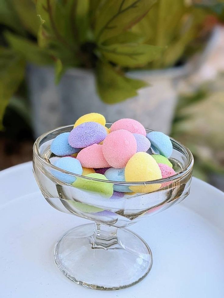 Πασχαλινή διακόσμηση-με-γλυκά-τάσεις-Πάσχα 2025-στη-διακόσμηση-ιδέες-