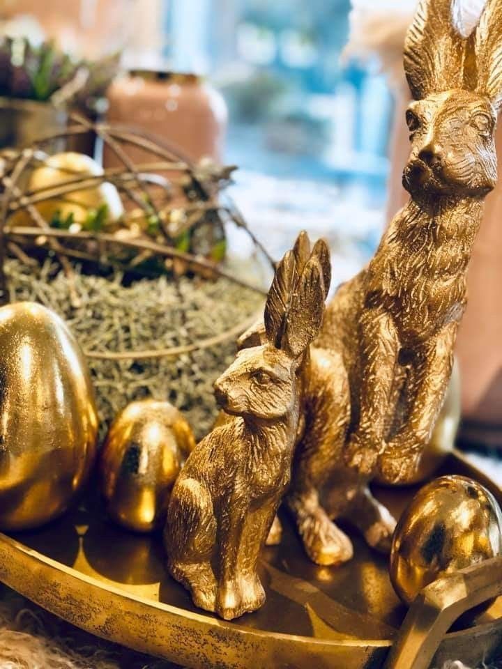 Πασχαλινή διακόσμηση-με-μεταλλικά χρώματα-τάσεις-Πάσχα 2025-στη-διακόσμηση-ιδέες-