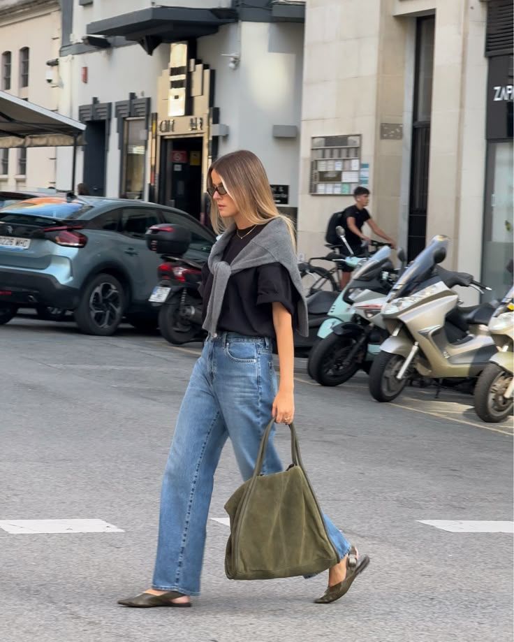 σουέτ τσάντες-ιδέες-για-ντύσιμο-Άνοιξη 2025-trends- σουέτ τσάντες-ιδέες-για-ντύσιμο-Άνοιξη 2025-trends-