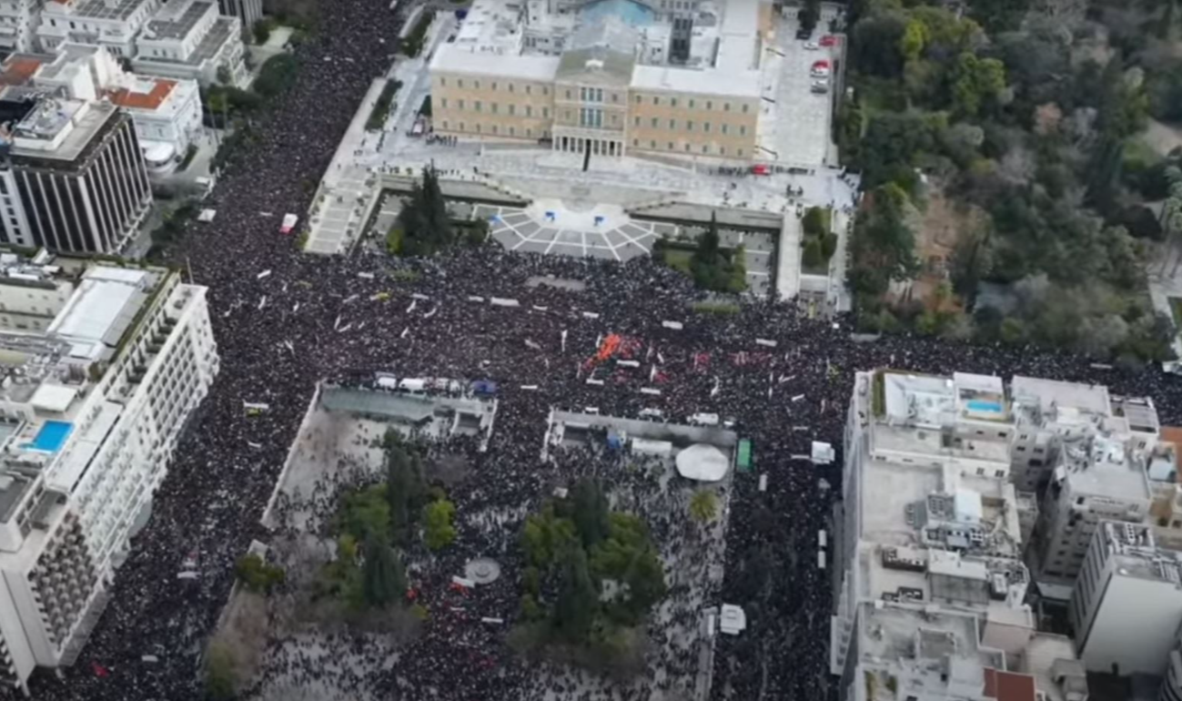 Διαδηλώσεις για τα Τέμπη: “Βούλιαξε” το Σύνταγμα και η Θεσσαλονίκη από κόσμο – Εικόνες