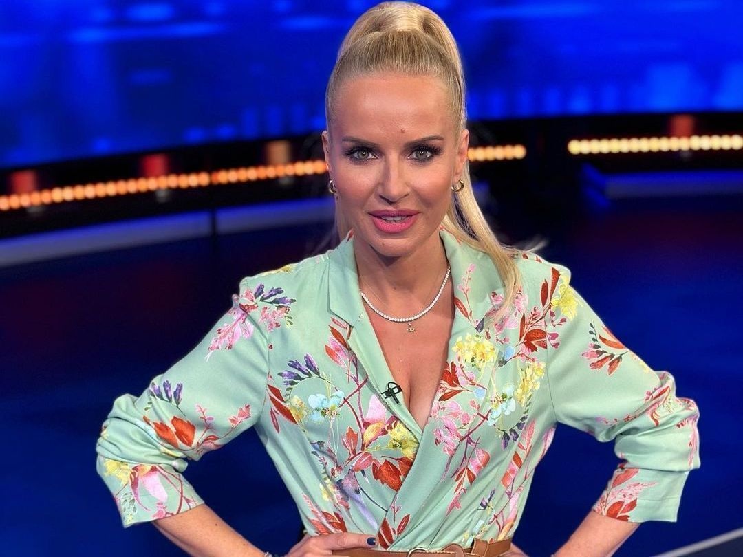 Δείτε-τη-Μαρία Μπεκατώρου-να-παρουσιάζει-εκπομπή-στα-21-της-1995-