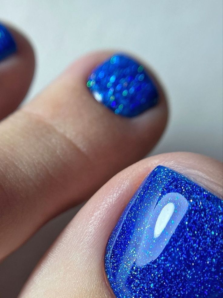 Τα Ocean Blue Nails είναι το Top Trend στο μανικιούρ και στο πεντικιούρ για την Άνοιξη / Καλοκαίρι 2025 – Ιδέες με κομψότητα και φαντασία