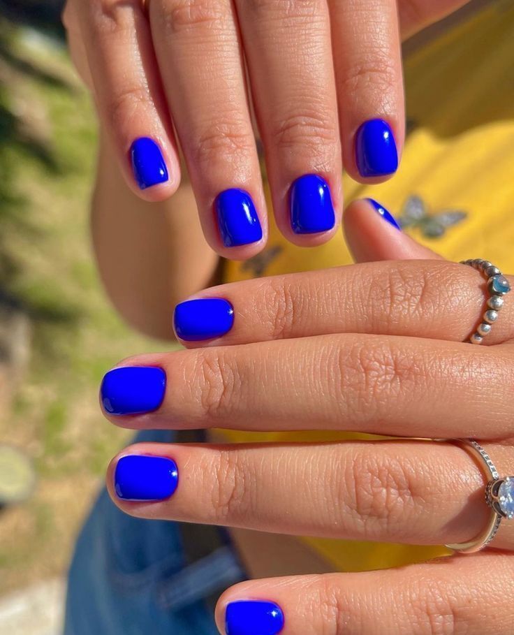 Τα Ocean Blue Nails είναι το Top Trend στο μανικιούρ και στο πεντικιούρ για την Άνοιξη / Καλοκαίρι 2025 – Ιδέες με κομψότητα και φαντασία