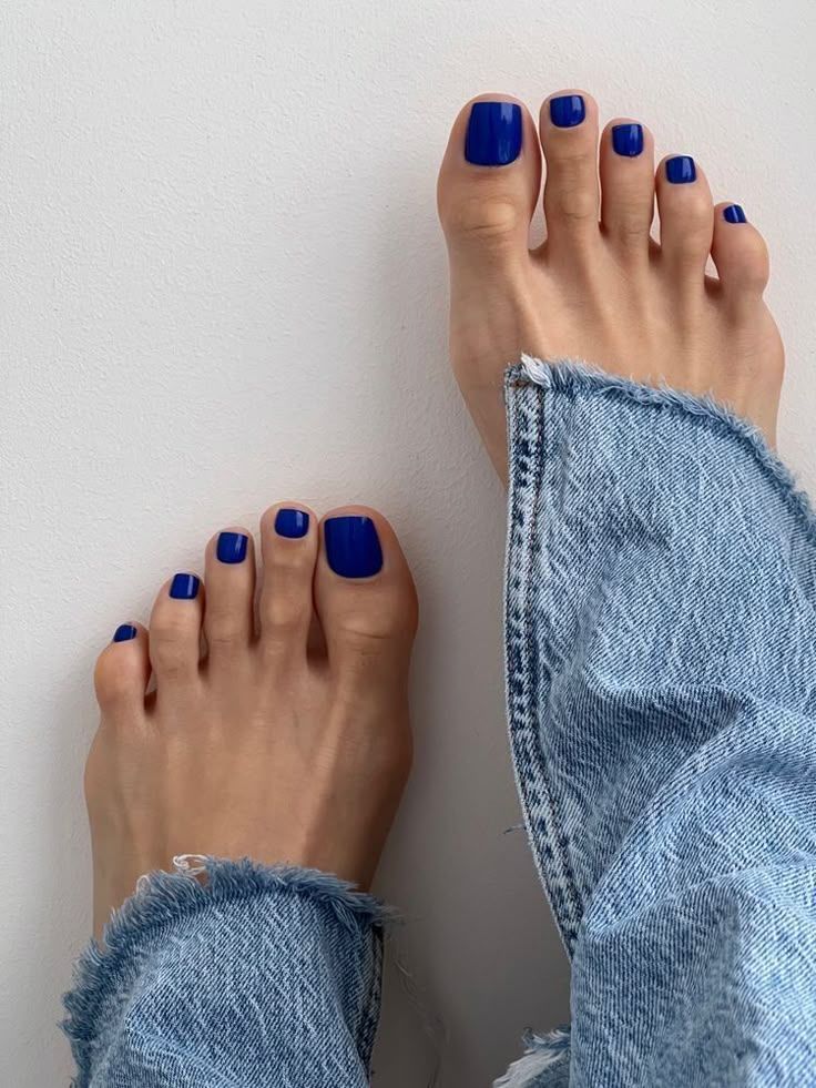 Τα Ocean Blue Nails είναι το Top Trend στο μανικιούρ και στο πεντικιούρ για την Άνοιξη / Καλοκαίρι 2025 – Ιδέες με κομψότητα και φαντασία