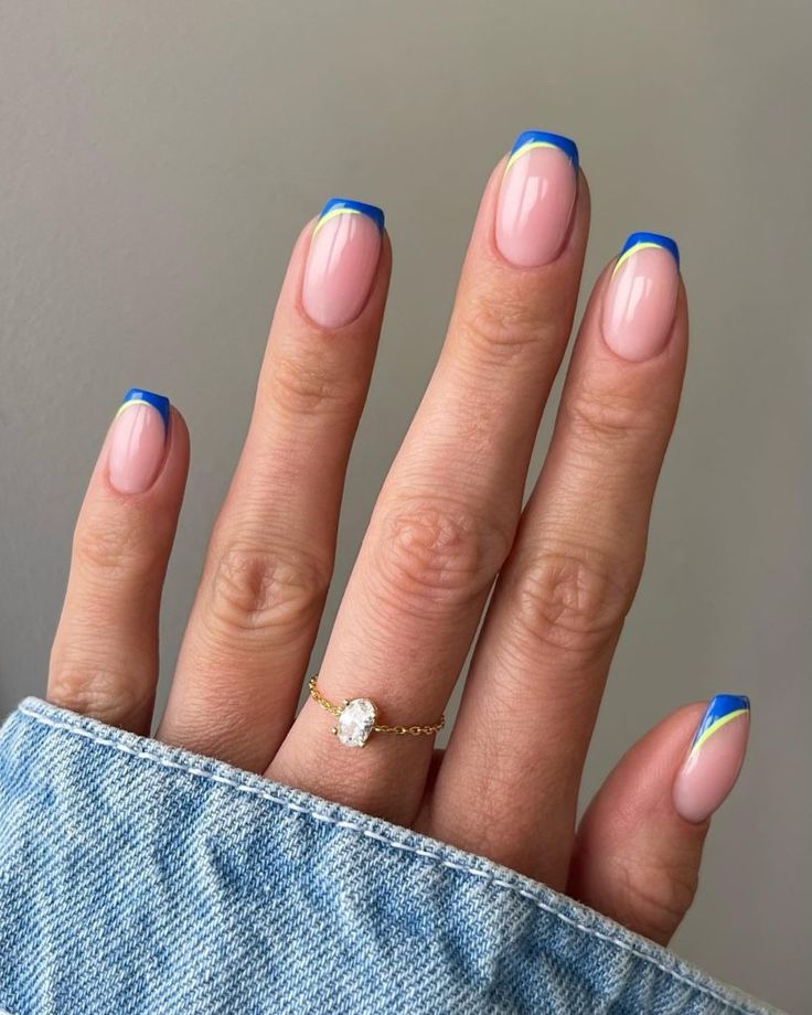 Τα Ocean Blue Nails είναι το Top Trend στο μανικιούρ και στο πεντικιούρ για την Άνοιξη / Καλοκαίρι 2025 – Ιδέες με κομψότητα και φαντασία