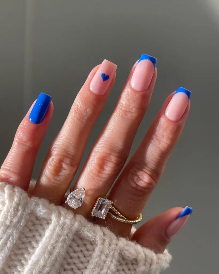 Τα Ocean Blue Nails είναι το Top Trend στο μανικιούρ και στο πεντικιούρ για την Άνοιξη / Καλοκαίρι 2025 – Ιδέες με κομψότητα και φαντασία
