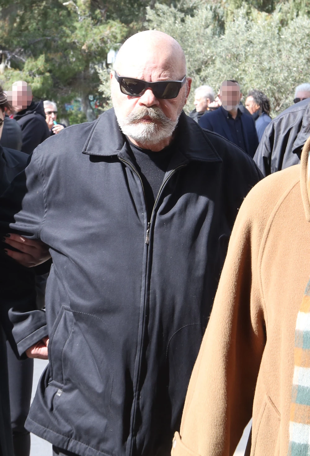 Live το ύστατο αντίο στον Αλέξη Κούγια- Υπό ψυχολογική κατάρρευση τα παιδιά του