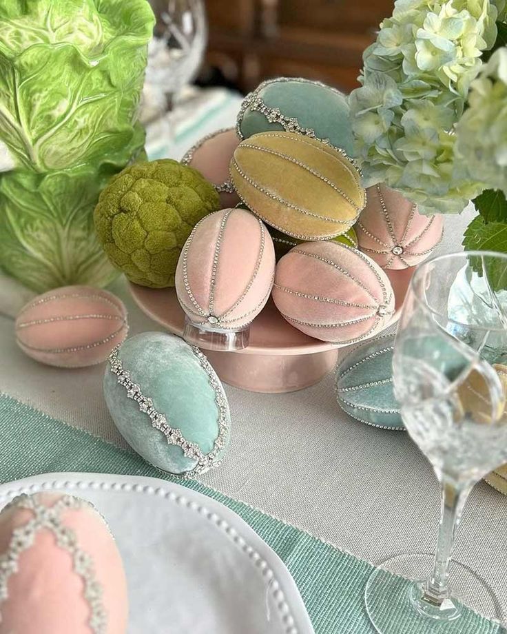 Πασχαλινά αυγά-με-υφάσματα-τάσεις-Πάσχα 2025-στη-διακόσμηση-ιδέες-