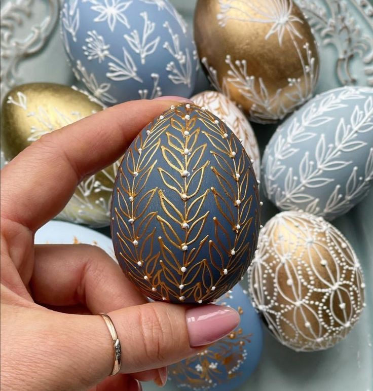 Πασχαλινά αυγά-με-σχέδια-τάσεις-Πάσχα 2025-στη-διακόσμηση-ιδέες-