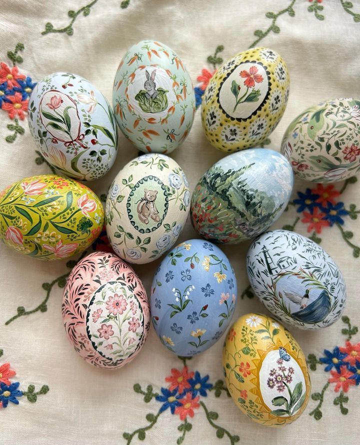 Πασχαλινά αυγά-με-σχέδια-τάσεις-Πάσχα 2025-στη-διακόσμηση-ιδέες-