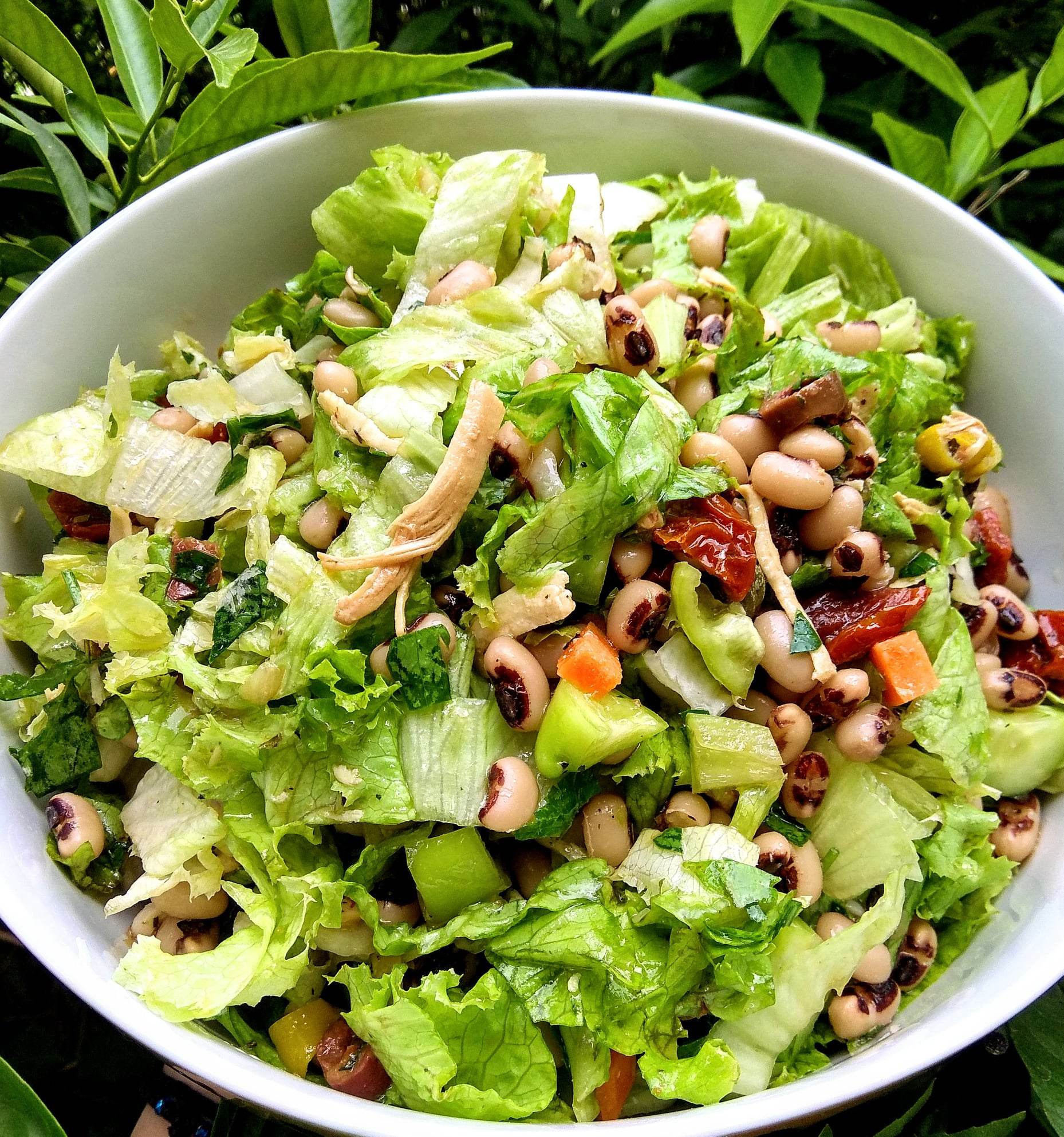 Κοτοσαλάτα-με μαυρομάτικα-και μαρούλι-συνταγή- Κοτοσαλάτα-με μαυρομάτικα-και μαρούλι-συνταγή-