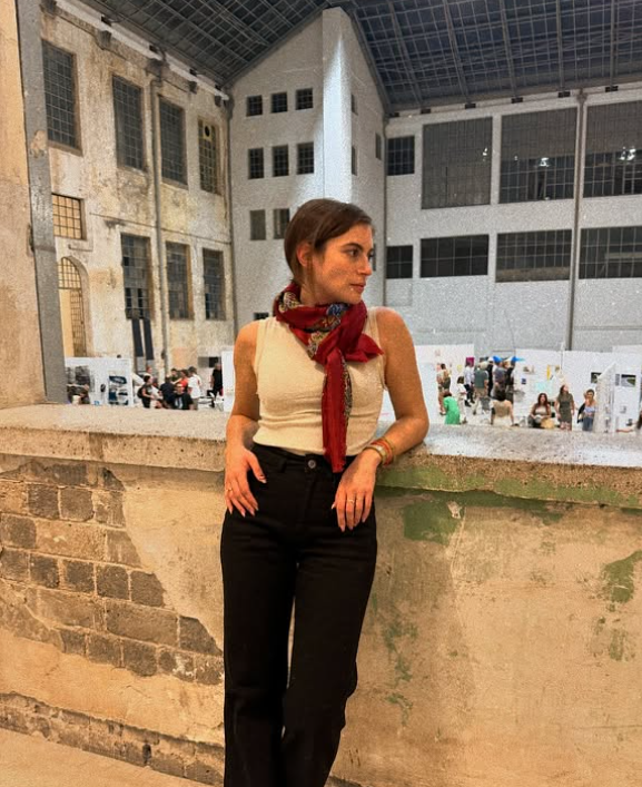 Μάρθα Λαμπίρη – Φεντόρουφ-κόκκινα νύχια-