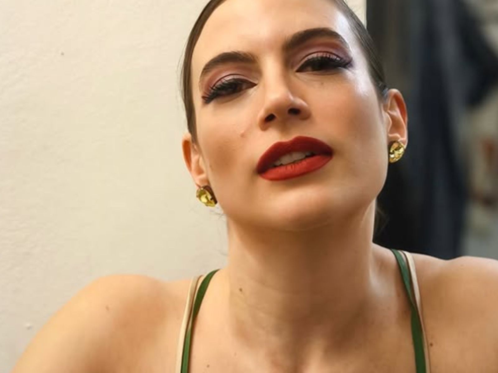 Μάρθα Λαμπίρη – Φεντόρουφ-κόκκινα νύχια-