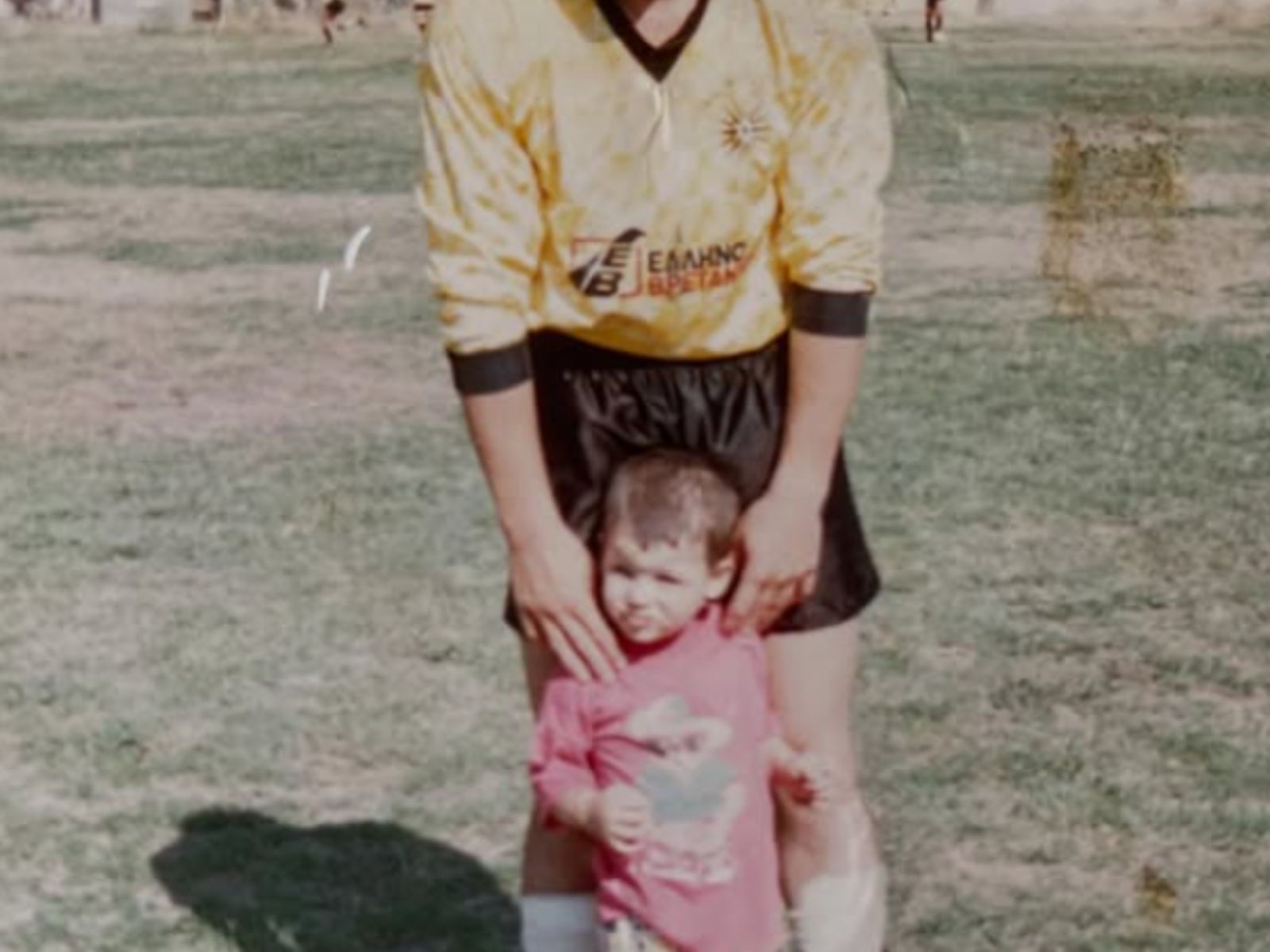 το-αγοράκι-της-φωτογραφίας-είναι-πρωταγωνιστής-στη-Γη της Ελιάς-