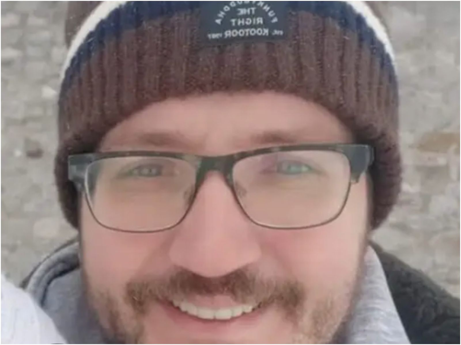 Βασίλης Καλογήρου: Το μυστηριώδες βυσσινί αυτοκίνητο και οι φωτογραφίες ντοκουμέντο