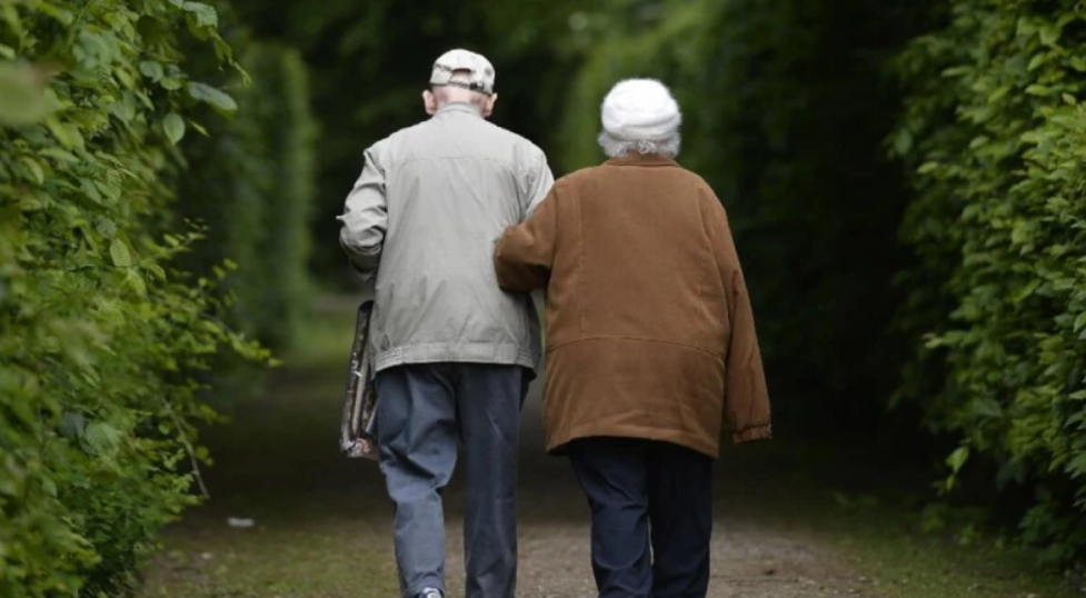 οι-γυναίκες-ζουν-περισσότερο-από-τους-άντρες-γιατί-συμβαίνει-αυτό-