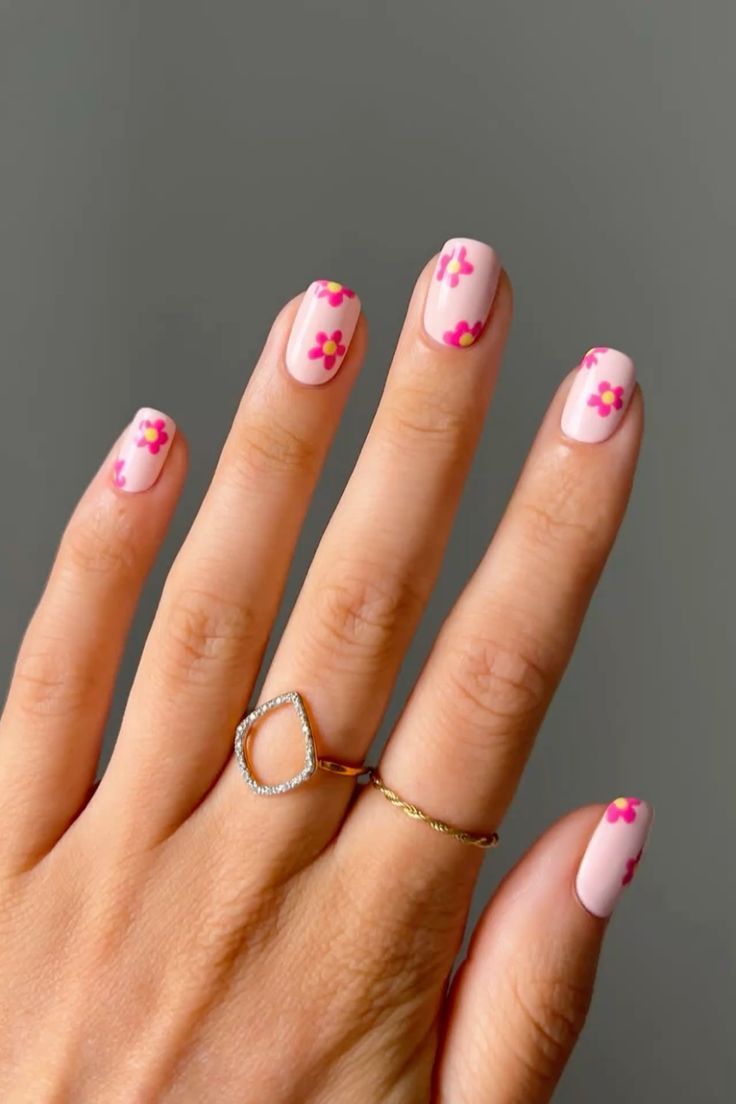 floral-πασχαλινά νύχια-τάσεις-Πάσχα 2025-ιδέες-