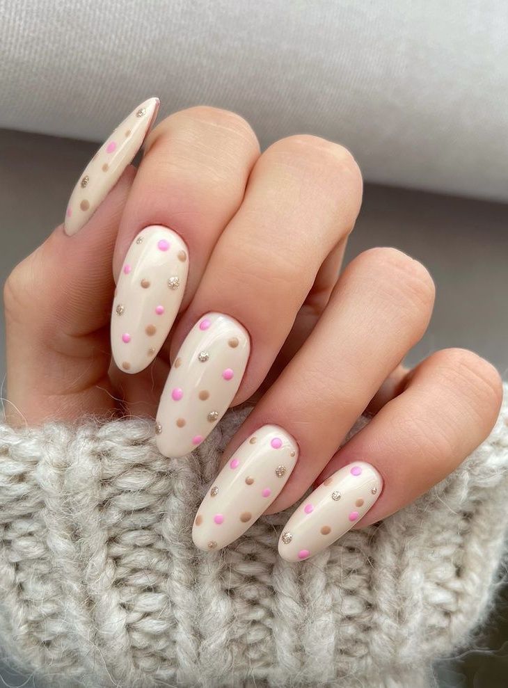 πουά-πασχαλινά νύχια-τάσεις-Πάσχα 2025-ιδέες-