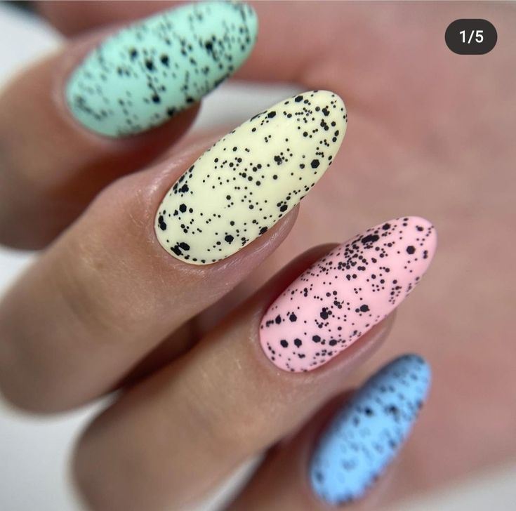 mini eggs-πασχαλινά νύχια-τάσεις-Πάσχα 2025-ιδέες-