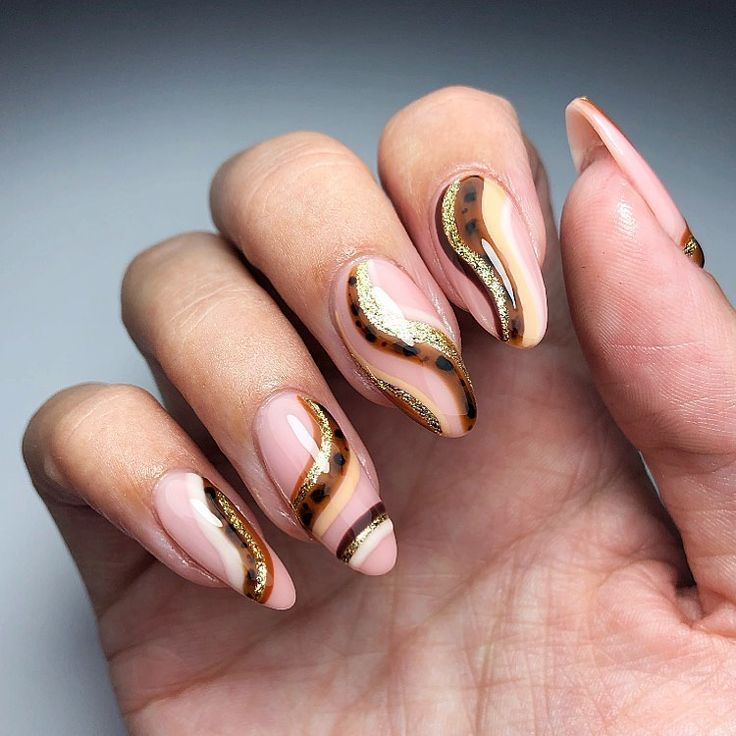 chocolate swirls-πασχαλινά νύχια-τάσεις-Πάσχα 2025-ιδέες-