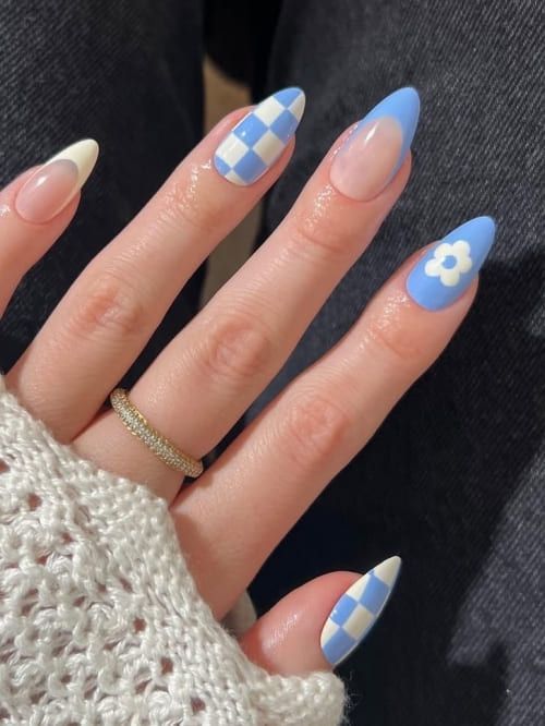 γαλάζια νύχια-πασχαλινά νύχια-τάσεις-Πάσχα 2025-ιδέες-