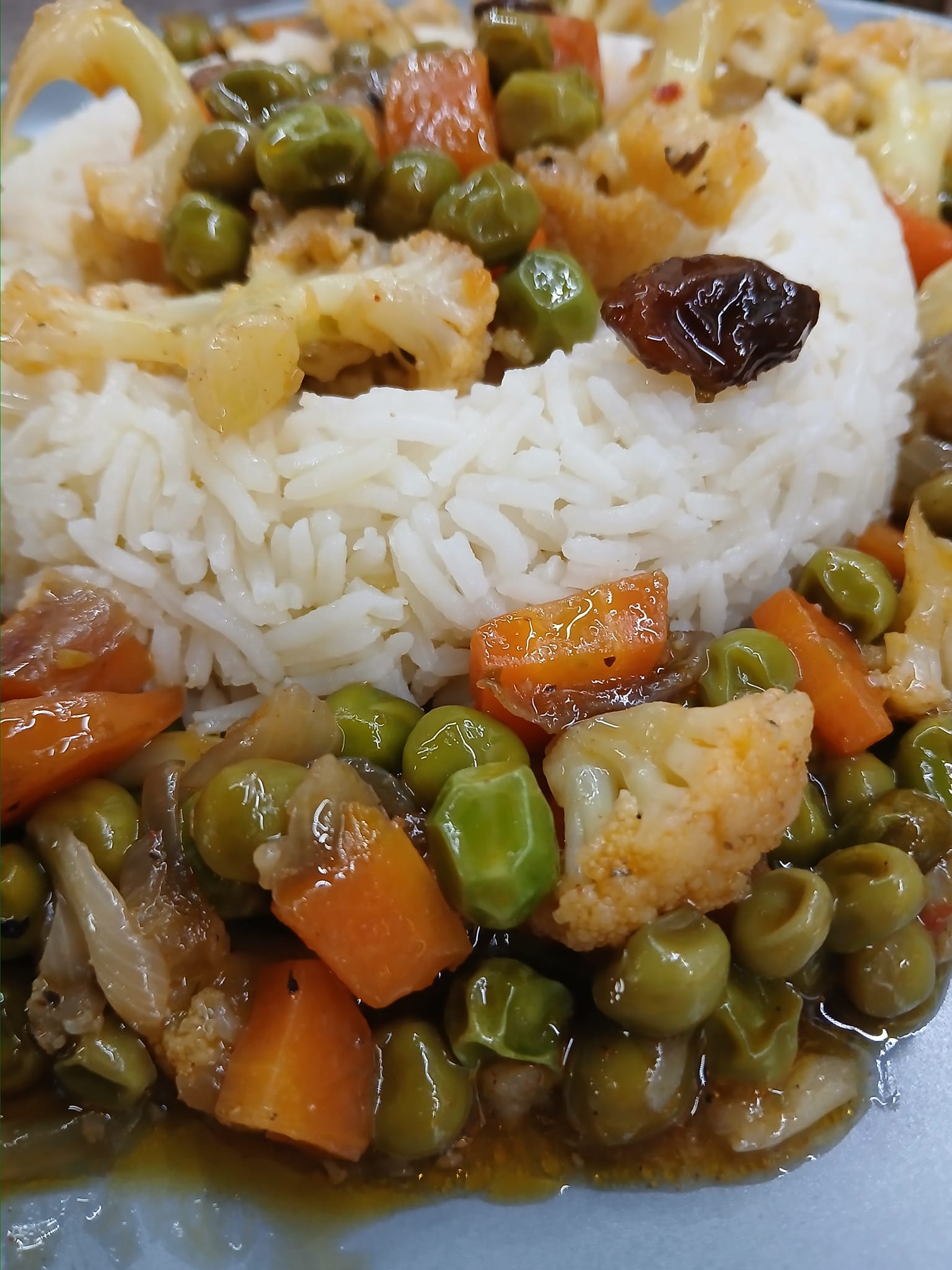 σαρακοστιανό-ριζότο-με-λαχανικά-και-σταφίδες-συνταγή-