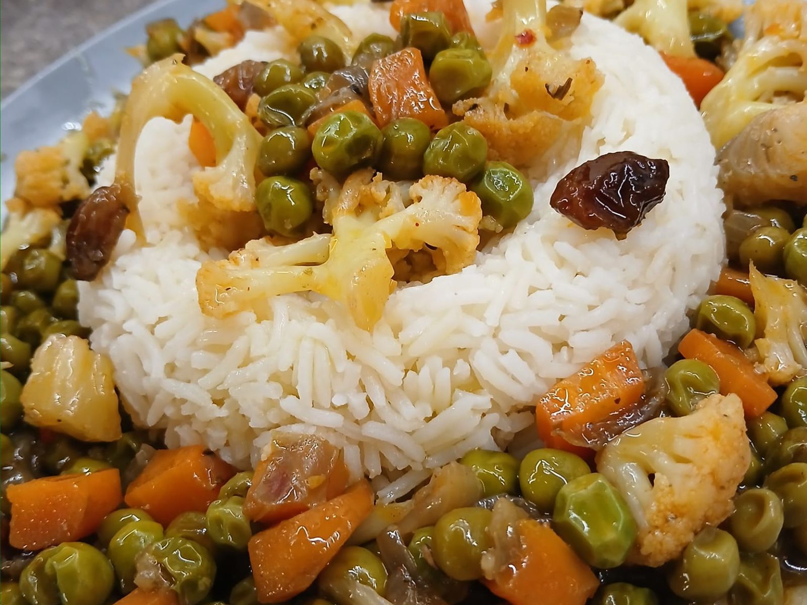 σαρακοστιανό-ριζότο-με-λαχανικά-και-σταφίδες-συνταγή-