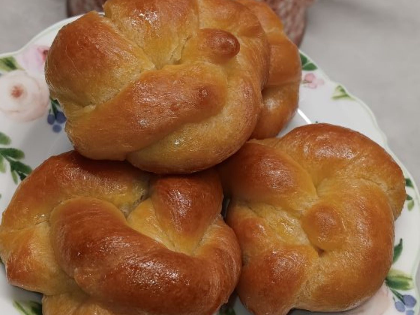 Ιδιαίτερο-σιροπιαστό γλυκό-φιόγκοι-συνταγή-