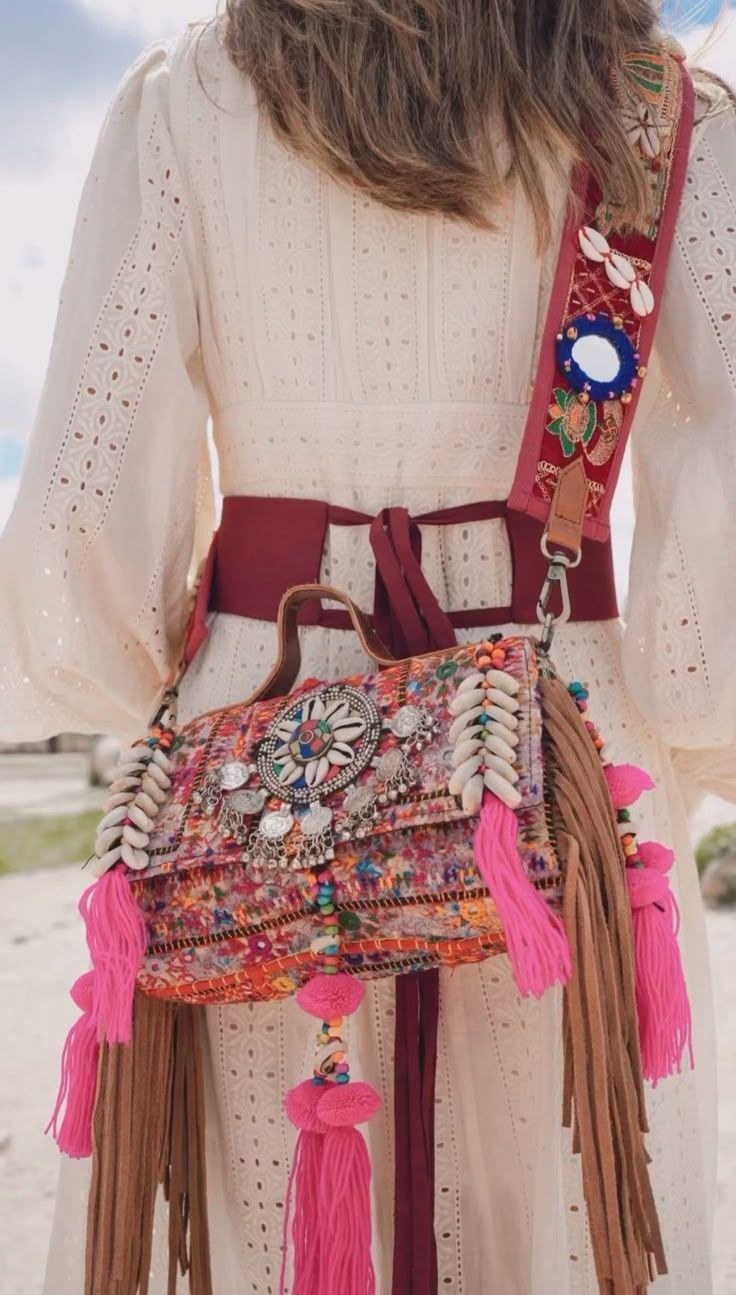 Άνοιξη – Καλοκαίρι 2025: Οι κορυφαίες τάσεις στις γυναικείες τσάντες