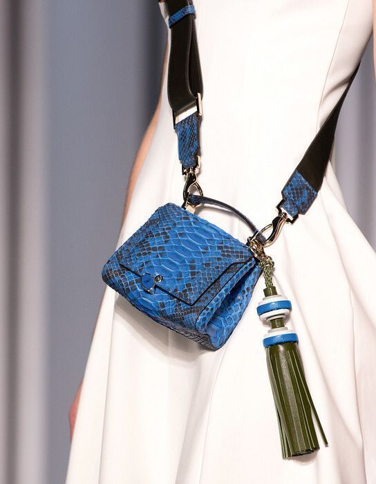 Άνοιξη – Καλοκαίρι 2025: Οι κορυφαίες τάσεις στις γυναικείες τσάντες