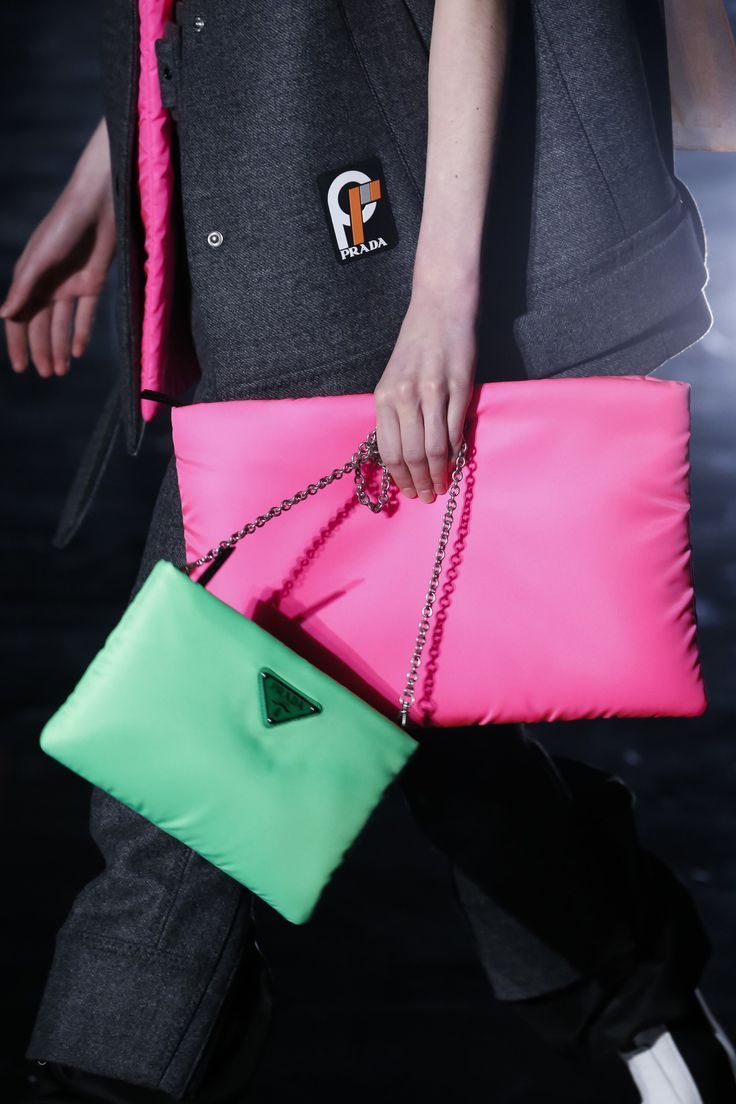 Άνοιξη – Καλοκαίρι 2025: Οι κορυφαίες τάσεις στις γυναικείες τσάντες