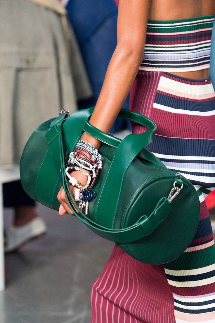 Άνοιξη – Καλοκαίρι 2025: Οι κορυφαίες τάσεις στις γυναικείες τσάντες