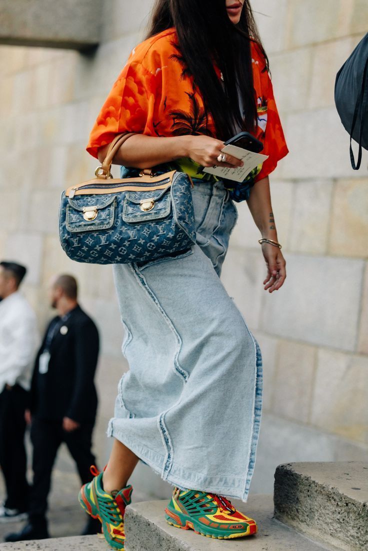 Άνοιξη – Καλοκαίρι 2025: Οι κορυφαίες τάσεις στις γυναικείες τσάντες