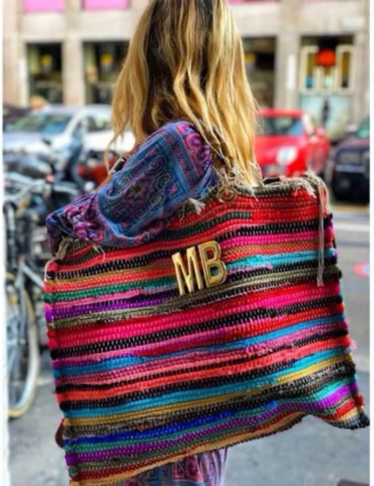 Άνοιξη – Καλοκαίρι 2025: Οι κορυφαίες τάσεις στις γυναικείες τσάντες