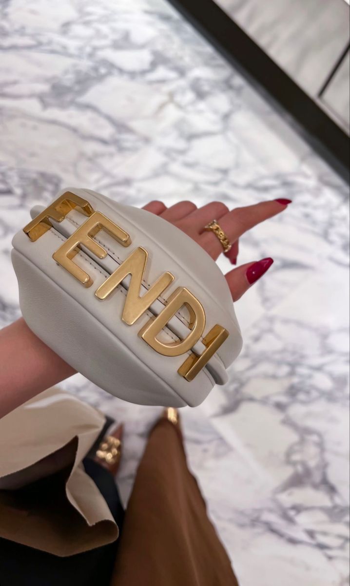 Άνοιξη – Καλοκαίρι 2025: Οι κορυφαίες τάσεις στις γυναικείες τσάντες