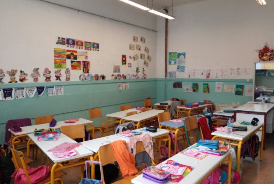 Νηπιαγωγείο: Νηπιαγωγός ταρακουνάει παιδί φωνάζοντας “Θα σε πετάξω από το παράθυρο”-Το σοκαριστικό βίντεο