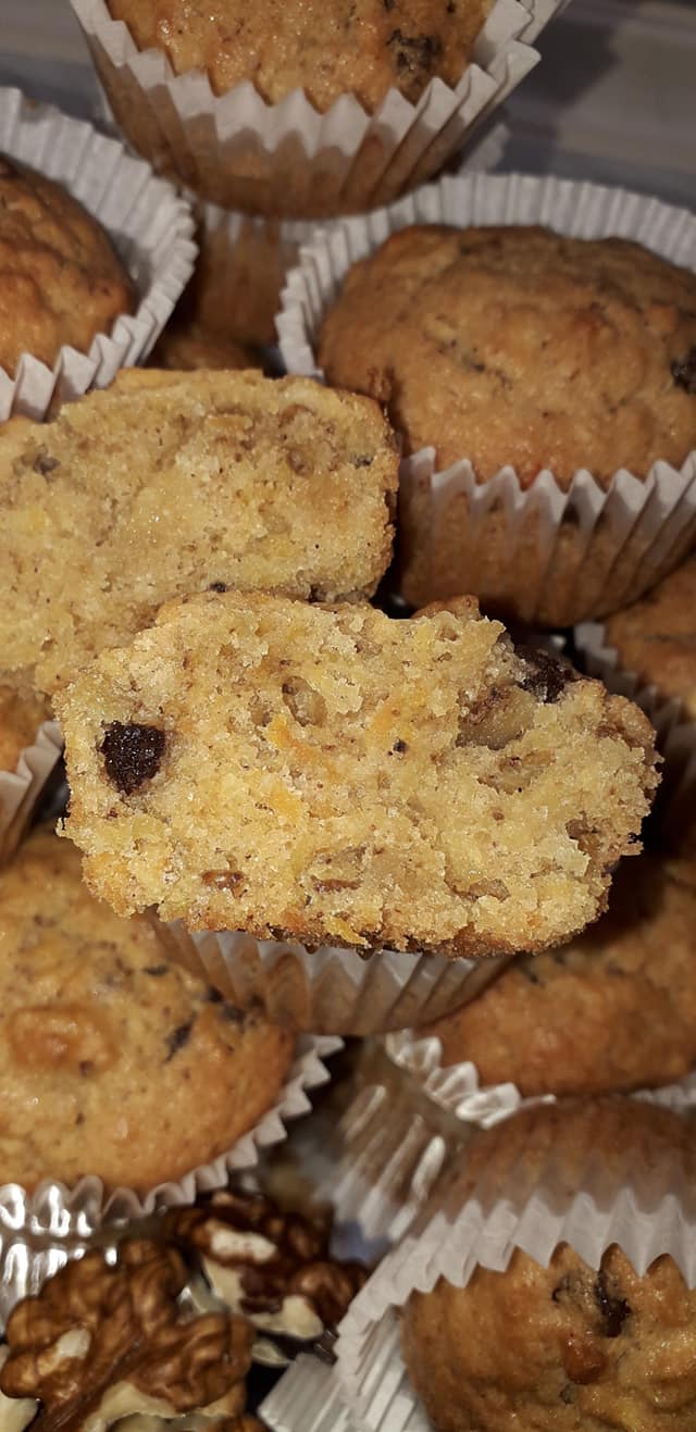 Νηστίσιμα-ατομικά κεκάκια-με μήλο-καρότο-καρύδια-συνταγή-