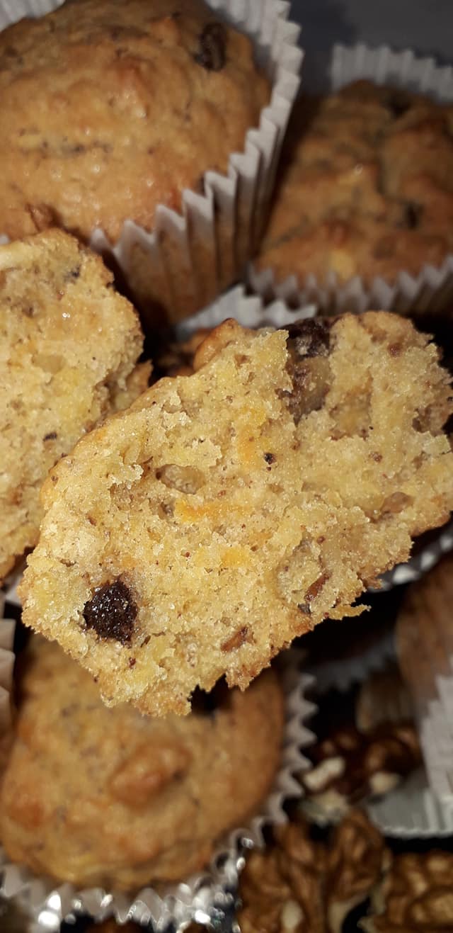 Νηστίσιμα-ατομικά κεκάκια-με μήλο-καρότο-καρύδια-συνταγή-