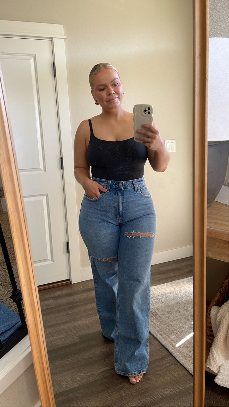 curved leg jeans-τάσεις-Άνοιξη-Καλοκαίρι 2025-ιδέες- curved leg jeans-τάσεις-Άνοιξη-Καλοκαίρι 2025-ιδέες-