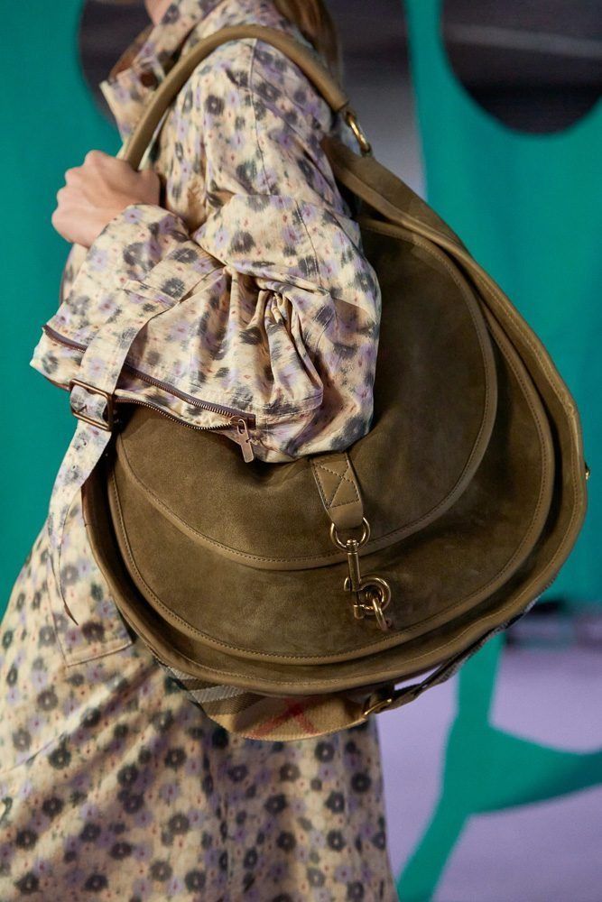 Άνοιξη – Καλοκαίρι 2025: Οι κορυφαίες τάσεις στις γυναικείες τσάντες