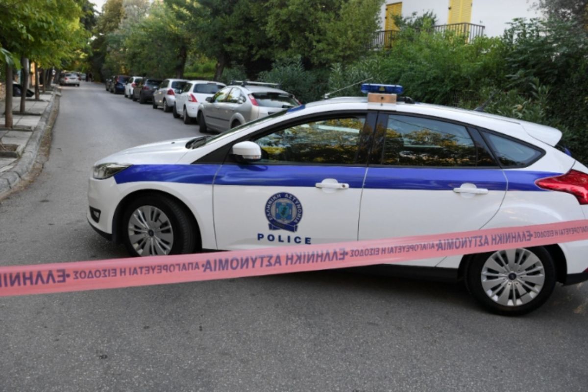 Εξάρχεια: Γυναίκα ζούσε με τη νεκρή μητέρα της και δεκάδες γάτες