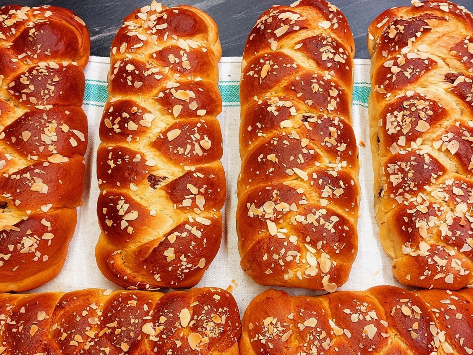 η-καλύτερη-συνταγή-για-πασχαλινά τσουρέκια-με-σοκολάτα-Γιώργος Ζώλης-