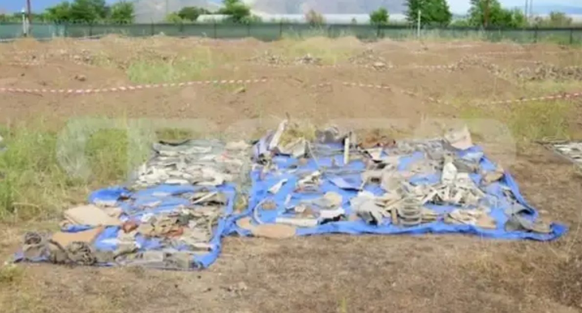 Τέμπη: Μετά το “ξεμπάζωμα” βρέθηκαν μέχρι και ανθρώπινα οστά- Εικόνες που συγκλονίζουν