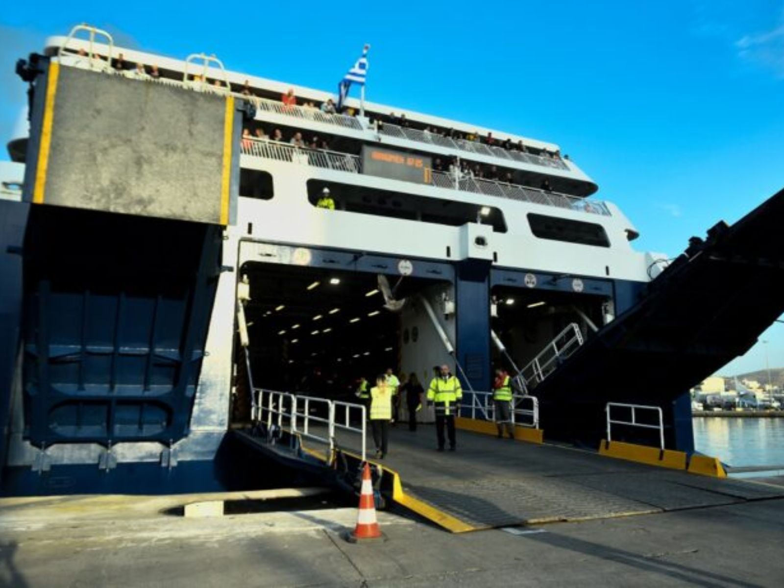 61χρονη εξαφανίστηκε μυστηριωδώς από πλοίο στον Σαρωνικό