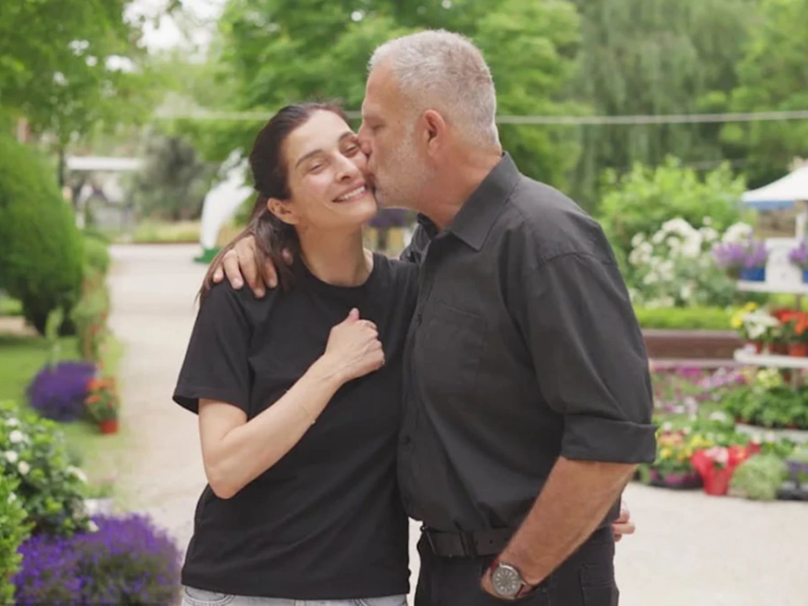 Η Γη της Ελιάς : Μέγα Ανατροπή – Η Ιουλία συγχωρεί τον Στάθη και προσπαθεί να τον βοηθήσει